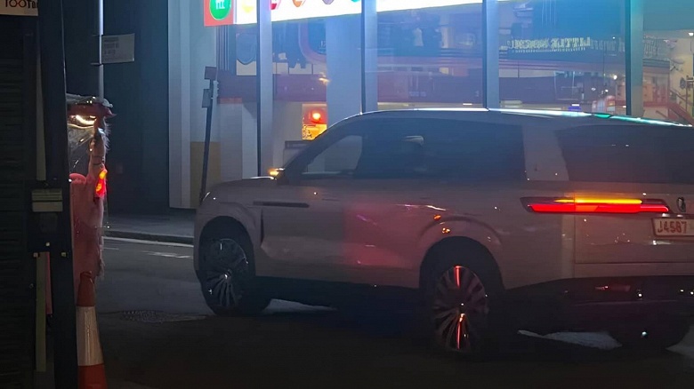 Li Auto L9 и Aito M9, в сторону. Большой премиальный кроссовер BYD Denza N9 показали вживую - 2 Li Auto L9 и Aito M9, в сторону. Большой премиальный кроссовер BYD Denza N9 показали вживую