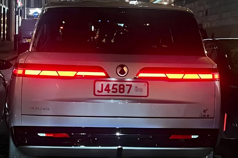 Li Auto L9 и Aito M9, в сторону. Большой премиальный кроссовер BYD Denza N9 показали вживую - 1 Li Auto L9 и Aito M9, в сторону. Большой премиальный кроссовер BYD Denza N9 показали вживую