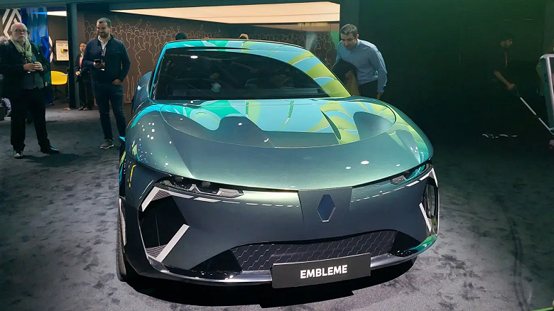 Представлен Renault Embleme с запасом хода 1000 км и камерами вместо зеркал: он легче остальных гибридных и электрических кроссоверов - 2 Представлен Renault Embleme с запасом хода 1000 км и камерами вместо зеркал: он легче остальных гибридных и электрических кроссоверов