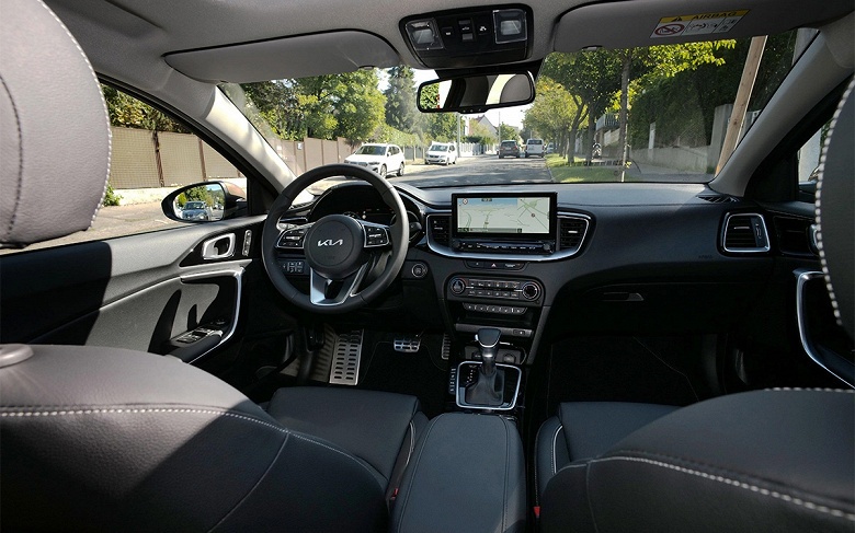 В Россию приехал рестайлинговый «люксовый» Kia Ceed с мотором 1,6 и «автоматом» — сейчас он в два раза дороже, чем до санкций - 3 В Россию приехал рестайлинговый «люксовый» Kia Ceed с мотором 1,6 и «автоматом» — сейчас он в два раза дороже, чем до санкций