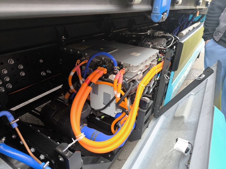 КамАЗ показал прототип водородного грузовика. В основе силовой установки &mdash; канадский топливный генератор, баллоны тоже импортные