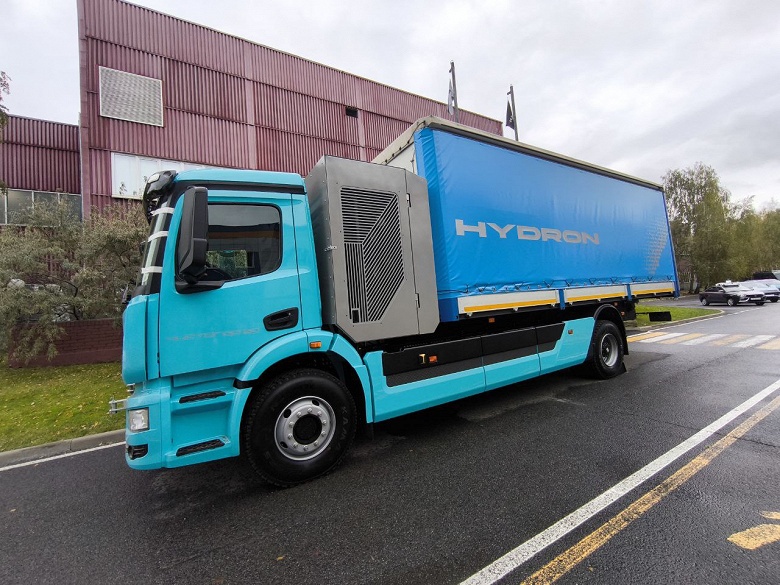 КамАЗ показал прототип водородного грузовика. В основе силовой установки &mdash; канадский топливный генератор, баллоны тоже импортные