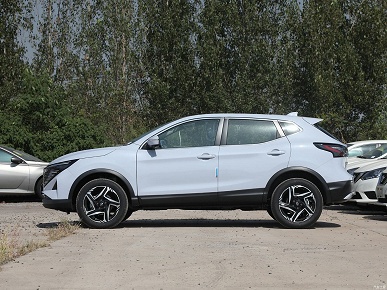 Представлен Nissan Qashqai Honor Edition: хорошее оснащение, 2,0-литровый мотор и вариатор — всего 14 тыс. долларов - 2 Представлен Nissan Qashqai Honor Edition: хорошее оснащение, 2,0-литровый мотор и вариатор — всего 14 тыс. долларов