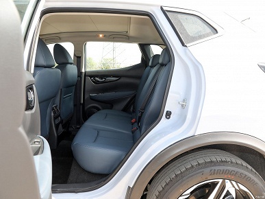 Представлен Nissan Qashqai Honor Edition: хорошее оснащение, 2,0-литровый мотор и вариатор — всего 14 тыс. долларов - 6 Представлен Nissan Qashqai Honor Edition: хорошее оснащение, 2,0-литровый мотор и вариатор — всего 14 тыс. долларов