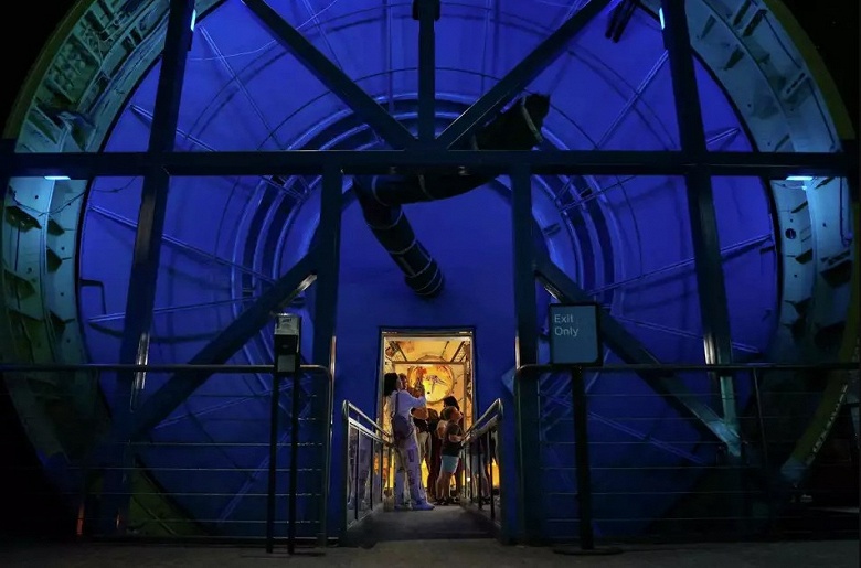 Космический центр Хьюстона обнаружил десятки артефактов десятки артефактов Skylab найдены в забытом шкафчике