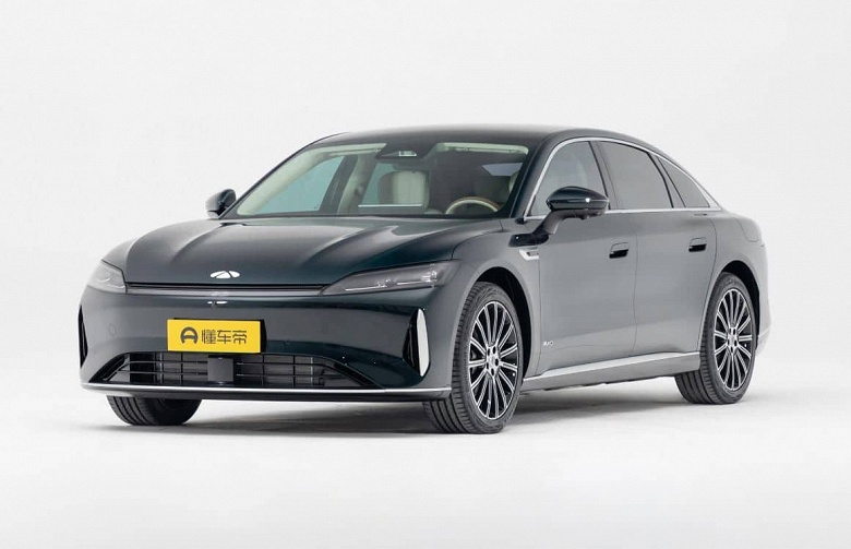 Полноприводный 5-метровый седан Chery с запасом хода 1400 км стал 15-миллионным авто Chery - 3 Полноприводный 5-метровый седан Chery с запасом хода 1400 км стал 15-миллионным авто Chery