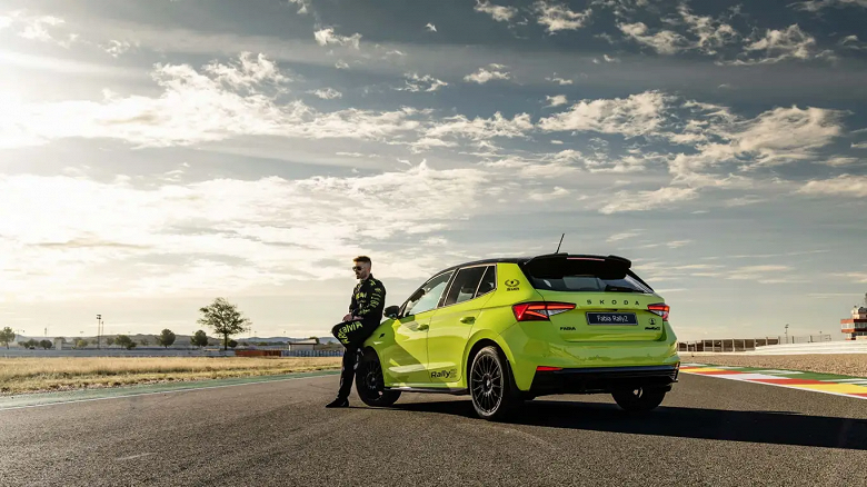 Представлена 190-сильная «горячая» Skoda Fabia. Объявлена цена - 1 Представлена 190-сильная «горячая» Skoda Fabia. Объявлена цена