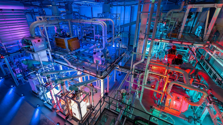 Mercedes-Benz научилась извлекать более 96% ценного сырья из старых аккумуляторов. Новый завод уже поставляет переработанные АКБ - 1 Mercedes-Benz научилась извлекать более 96% ценного сырья из старых аккумуляторов. Новый завод уже поставляет переработанные АКБ