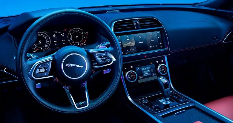 Дилер привез в Россию &laquo;спортивный и агрессивный&raquo; Jaguar XE Long. Машина из Китая почти вдвое дороже версии, продававшейся официально