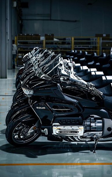 Это первый в мире мотоцикл с горизонтально-оппозитным 8-цилиндровым мотором. Стартовали продажи Great Wall Souo &mdash; конкурент Honda Gold Wing оценен в 30 тысяч долларов