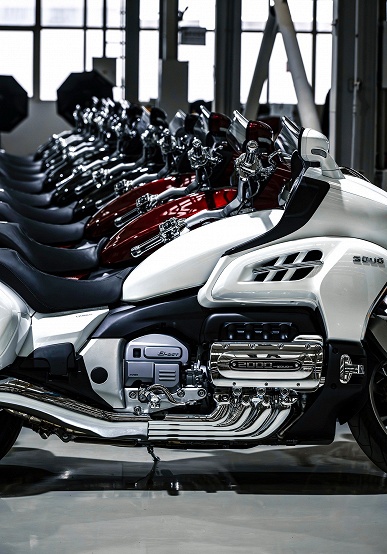 Это первый в мире мотоцикл с горизонтально-оппозитным 8-цилиндровым мотором. Стартовали продажи Great Wall Souo &mdash; конкурент Honda Gold Wing оценен в 30 тысяч долларов