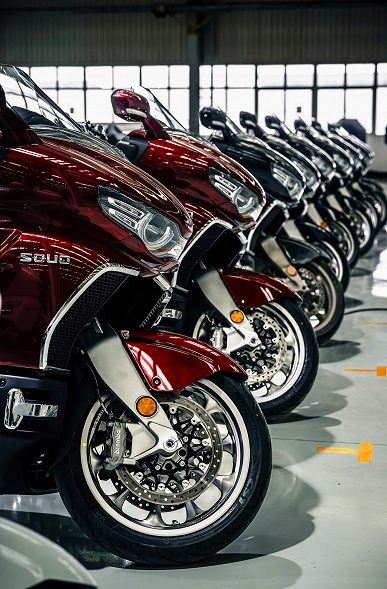 Это первый в мире мотоцикл с горизонтально-оппозитным 8-цилиндровым мотором. Стартовали продажи Great Wall Souo &mdash; конкурент Honda Gold Wing оценен в 30 тысяч долларов