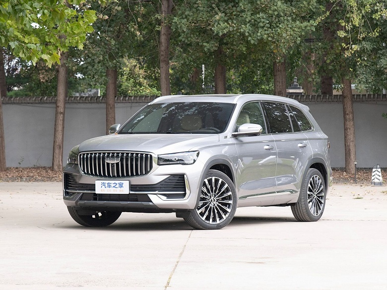 Стартовали продажи Geely Monjaro 2025. Новый дизайн салона, четвертый экран с диагональю 25 дюймов и 8-ступенчатый &laquo;автомат&raquo; &mdash; за 22 тыс. долларов