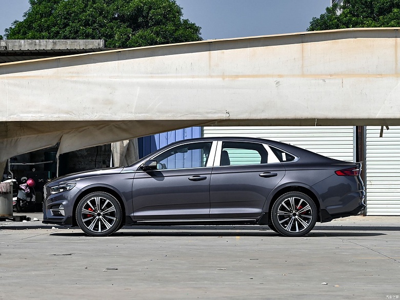 Заменитель Toyota Camry от Geely стал еще лучше. Представлен Geely Preface 2025 — с японским 8-ступенчатым «автоматом» Aisin, мощным мотором от Geely Monjaro и новым салоном - 2 Заменитель Toyota Camry от Geely стал еще лучше. Представлен Geely Preface 2025 — с японским 8-ступенчатым «автоматом» Aisin, мощным мотором от Geely Monjaro и новым салоном