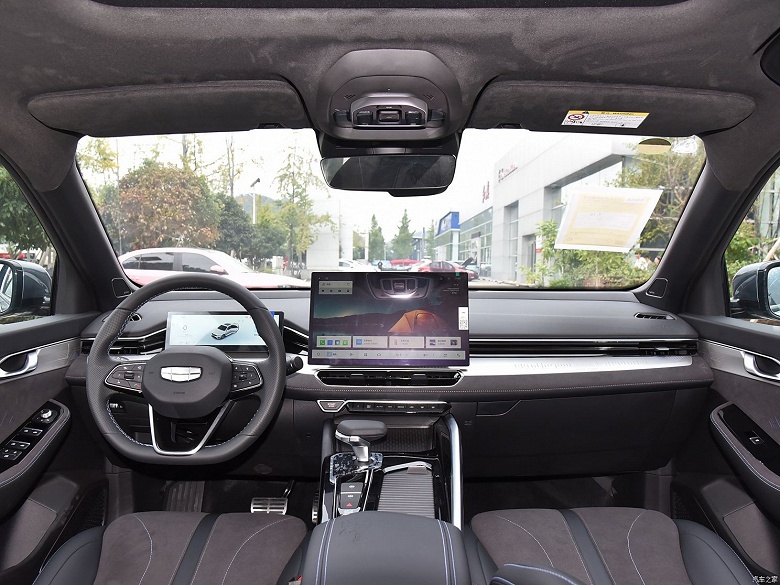 Заменитель Toyota Camry от Geely стал еще лучше. Представлен Geely Preface 2025 — с японским 8-ступенчатым «автоматом» Aisin, мощным мотором от Geely Monjaro и новым салоном - 4 Заменитель Toyota Camry от Geely стал еще лучше. Представлен Geely Preface 2025 — с японским 8-ступенчатым «автоматом» Aisin, мощным мотором от Geely Monjaro и новым салоном