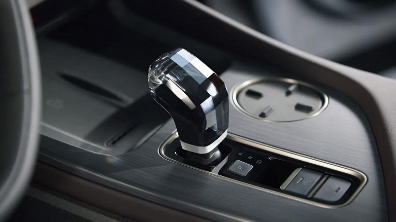 Большой полноприводный кроссовер от Chery для России с 2,0-литровым мотором и классическим 8-ступенчатым «автоматом». Раскрыты комплектации Soueast 09 - 5 Большой полноприводный кроссовер от Chery для России с 2,0-литровым мотором и классическим 8-ступенчатым «автоматом». Раскрыты комплектации Soueast 09