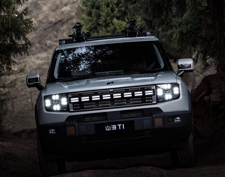 Запас хода 1300 км, расход 1 л/100 км, полный привод, Snapdragon 8155 и холодильник &mdash; совсем недорого. Jetour Shanhai T1 оказался гораздо дешевле, чем ожидалось