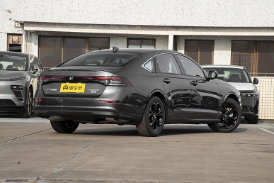 Официальный дилер привез новый Honda Accord и продает его с гарантией 3 года. Но цена внушительная - 2 Официальный дилер привез новый Honda Accord и продает его с гарантией 3 года. Но цена внушительная