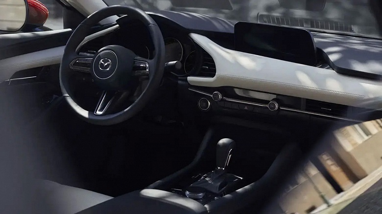 Седан Mazda с «автоматом» и простым мотором — за 3,44 млн рублей. Дилер привез в Россию Mazda 3 2024 - 2 Седан Mazda с «автоматом» и простым мотором — за 3,44 млн рублей. Дилер привез в Россию Mazda 3 2024