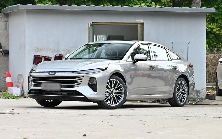 Замена Skoda Superb с мощным 2,0-литровым мотором. Премиальный лифтбэк Bestune В70 в России получит модернизированный &laquo;автомат&raquo; Aisin