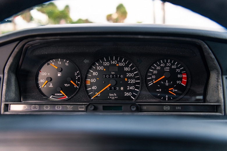 Культовый спортседан Mercedes-Benz 190E 2.5-16 Evolution II с пробегом 176 км выставили на продажу в США. В лучшем состоянии машина есть только в России - 4 Культовый спортседан Mercedes-Benz 190E 2.5-16 Evolution II с пробегом 176 км выставили на продажу в США. В лучшем состоянии машина есть только в России