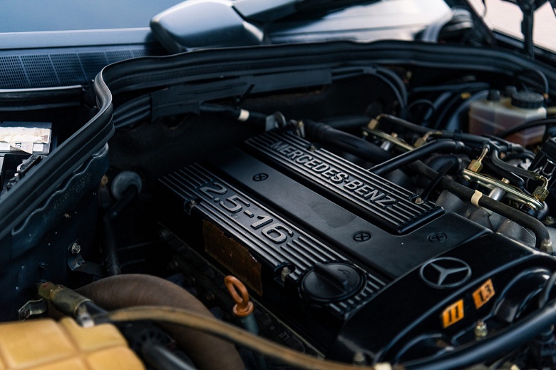 Культовый спортседан Mercedes-Benz 190E 2.5-16 Evolution II с пробегом 176 км выставили на продажу в США. В лучшем состоянии машина есть только в России - 5 Культовый спортседан Mercedes-Benz 190E 2.5-16 Evolution II с пробегом 176 км выставили на продажу в США. В лучшем состоянии машина есть только в России