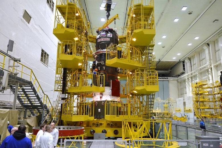 Подготовка продолжается: грузовой корабль &laquo;Прогресс МС-29&raquo; состыковали с переходным отсеком