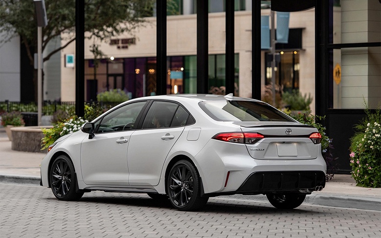 В Россию привезли особую Toyota Corolla &mdash; со спортивным обликом, &laquo;автоматом&raquo; и небольшим расходом