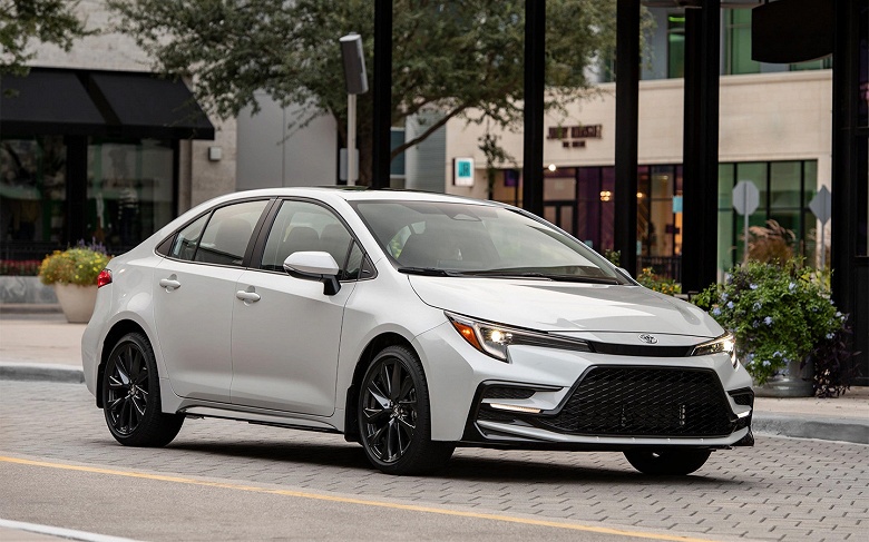 В Россию привезли особую Toyota Corolla &mdash; со спортивным обликом, &laquo;автоматом&raquo; и небольшим расходом