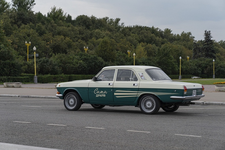 &laquo;Волги&raquo; с японским мотором, &laquo;автоматом&raquo;, климат-контролем и Bluetooth появились в &laquo;Ситидрайве&raquo;. Доступны ГАЗ-24 и &laquo;министерская&raquo; ГАЗ-3102