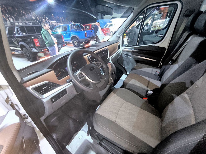 Главный конкурент &laquo;ГАЗели&raquo;, выпускаемый в России, получит автоматическую коробку передач. Обновленный Sollers Atlant российской сборки поступит в продажу в 2025 году