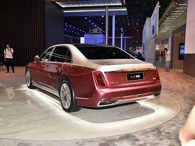 Замена Bentley и Mercedes-Maybach для России и Китая. Представлен люксовый седан Hongqi Guoya с 4,0-литровым мотором V8, 8-ступенчатым «автоматом» и полным приводом - 3 Замена Bentley и Mercedes-Maybach для России и Китая. Представлен люксовый седан Hongqi Guoya с 4,0-литровым мотором V8 и 8-ступенчатым «автоматом» и полным приводом