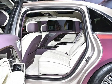 Замена Bentley и Mercedes-Maybach для России и Китая. Представлен люксовый седан Hongqi Guoya с 4,0-литровым мотором V8, 8-ступенчатым «автоматом» и полным приводом - 7 Замена Bentley и Mercedes-Maybach для России и Китая. Представлен люксовый седан Hongqi Guoya с 4,0-литровым мотором V8 и 8-ступенчатым «автоматом» и полным приводом