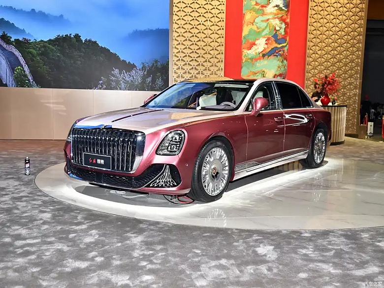 Замена Bentley и Mercedes-Maybach для России и Китая. Представлен люксовый седан Hongqi Guoya с 4,0-литровым мотором V8, 8-ступенчатым «автоматом» и полным приводом - 1 Замена Bentley и Mercedes-Maybach для России и Китая. Представлен люксовый седан Hongqi Guoya с 4,0-литровым мотором V8 и 8-ступенчатым «автоматом» и полным приводом