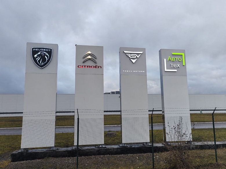 Логотипы Opel и Mitsubishi со стел демонтированы, а Peugeot и Citroen остались. Завод ПСМА Рус в Калуге переименован в «Автомобильные технологии» - 1 Логотипы Opel и Mitsubishi со стел демонтированы, а Peugeot и Citroen остались. Завод ПСМА Рус в Калуге переименован в «Автомобильные технологии»