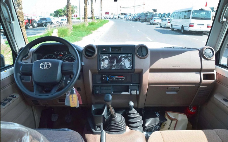 &laquo;Японская Нива&raquo; за 10 млн рублей. Дилер привез в Россию Toyota Land Cruiser 79 с полным приводом, блокировками дифференциалов и шноркелем