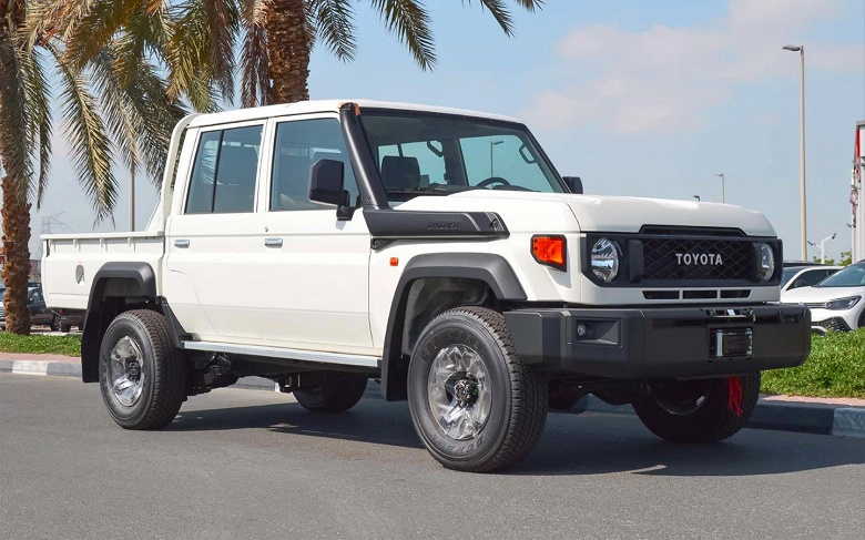 &laquo;Японская Нива&raquo; за 10 млн рублей. Дилер привез в Россию Toyota Land Cruiser 79 с полным приводом, блокировками дифференциалов и шноркелем