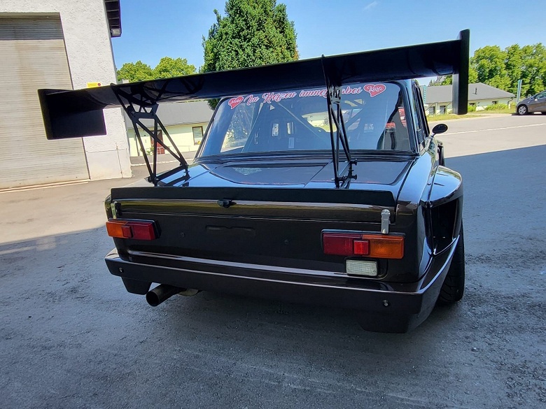 &laquo;Копейку&raquo; ВАЗ-2101 с 500-сильным мотором, подвеской от BMW и 17-дюймовыми дисками продают в Германии по цене Lada Vesta Sportline