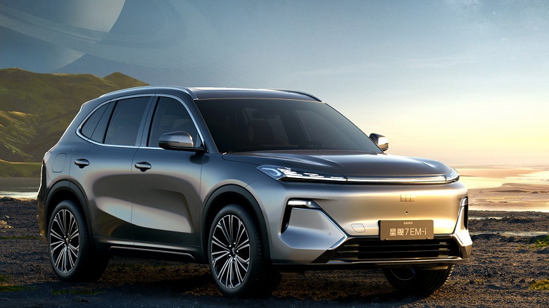 Кроссовер Geely размером с Monajro и запасом хода 1420 км дешевле 17 тыс. долларов. Geely Galaxy Starship 7 EM-i появился у дилеров в Китае - 1 Кроссовер Geely размером с Monajro и запасом хода 1420 км дешевле 17 тыс. долларов. Geely Galaxy Starship 7 EM-i появился у дилеров в Китае