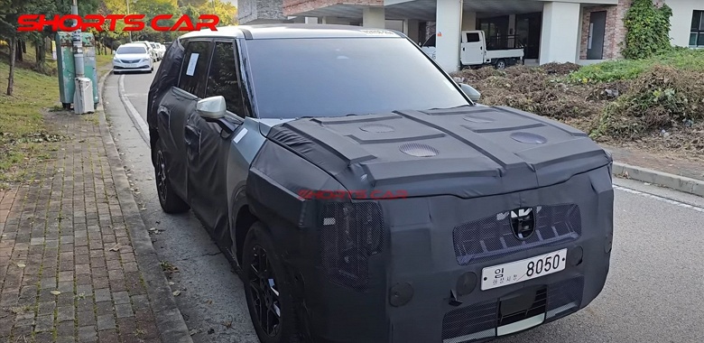 Kia Seltos 2026 засняли вживую &mdash; популярный кроссовер впервые станет гибридом