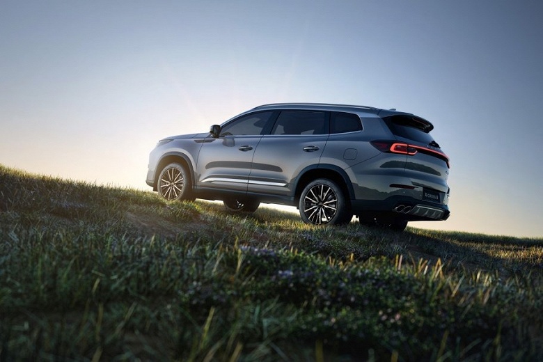 В России начали выдавать Xcite X-Cross 8: первый покупатель сдал по трейд-ин Lada Vesta