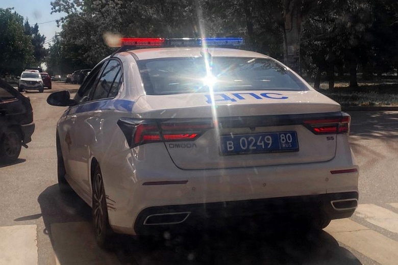 Замена Toyota Corolla. Полиция Донецка пересела на китайские седаны Omoda S5 - 1 Замена Toyota Corolla. Полиция Донецка пересела на китайские седаны Omoda S5