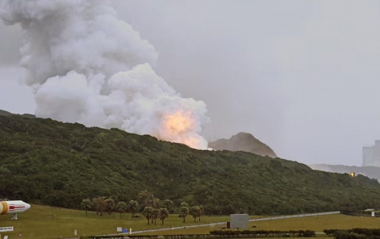 Японская ракета Epsilon S снова взорвалась во время испытаний двигателя - 1 Японская ракета Epsilon S снова взорвалась во время испытаний двигателя