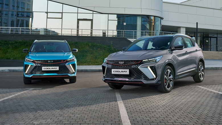 Geely во второй раз за месяц переписала цены на свои машины в России. Сколько сейчас стоят популярные Geely Coolray и Geely Atlas? - 1 Geely во второй раз за месяц переписала цены на свои машины в России. Сколько сейчас стоят популярные Geely Coolray и Geely Atlas?