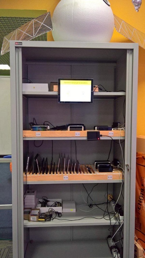 Так выглядела первая версия шкафа