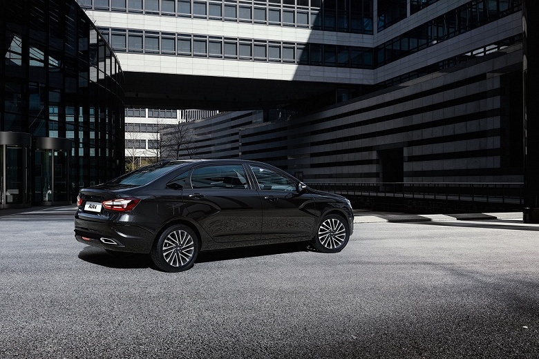 АвтоВАЗ объявил старт продаж Lada Aura. Цена базовой комплектации &mdash; 2,6 млн рублей