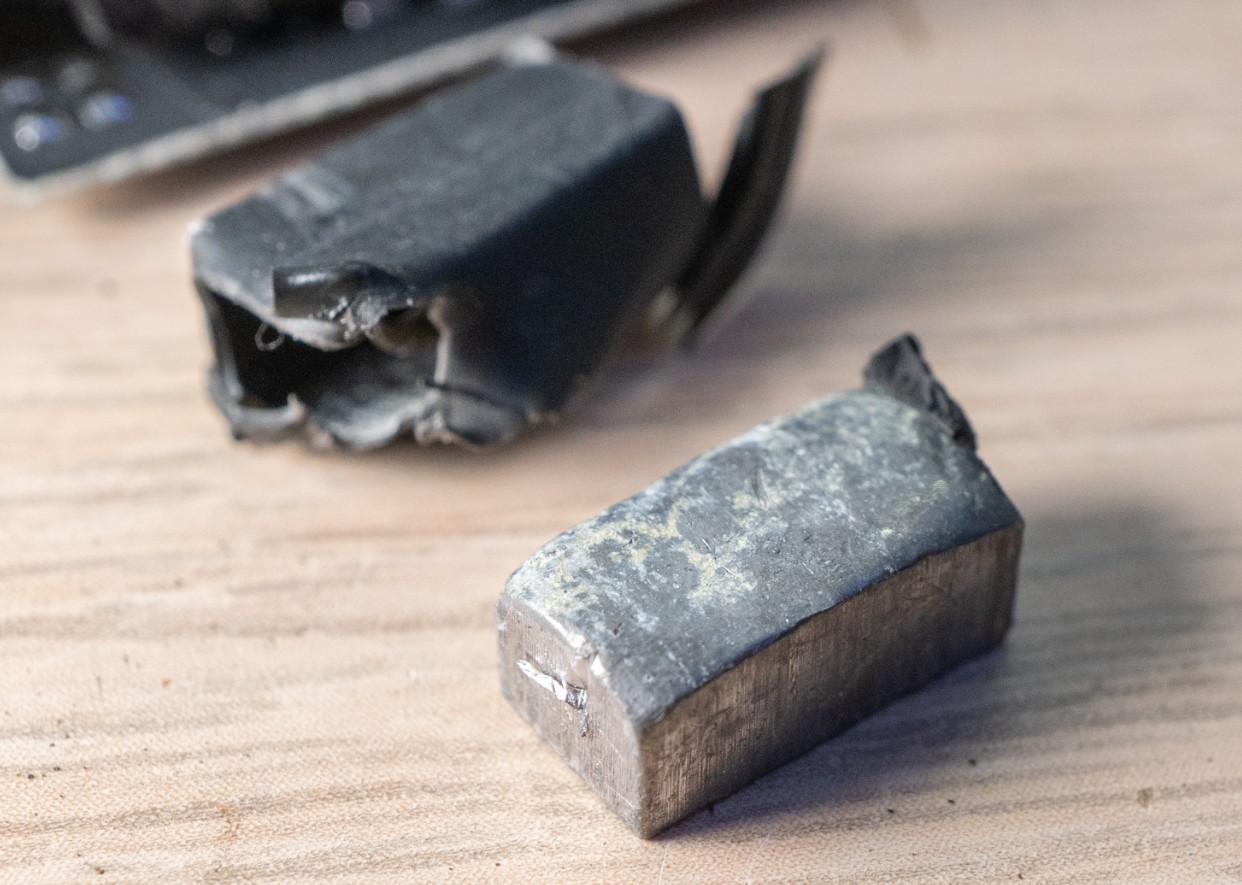 Тестируем и вскрываем поддельный блок питания Apple A2347 с Ozon - 40 Тестируем и вскрываем поддельный блок питания Apple A2347 с Ozon - 40