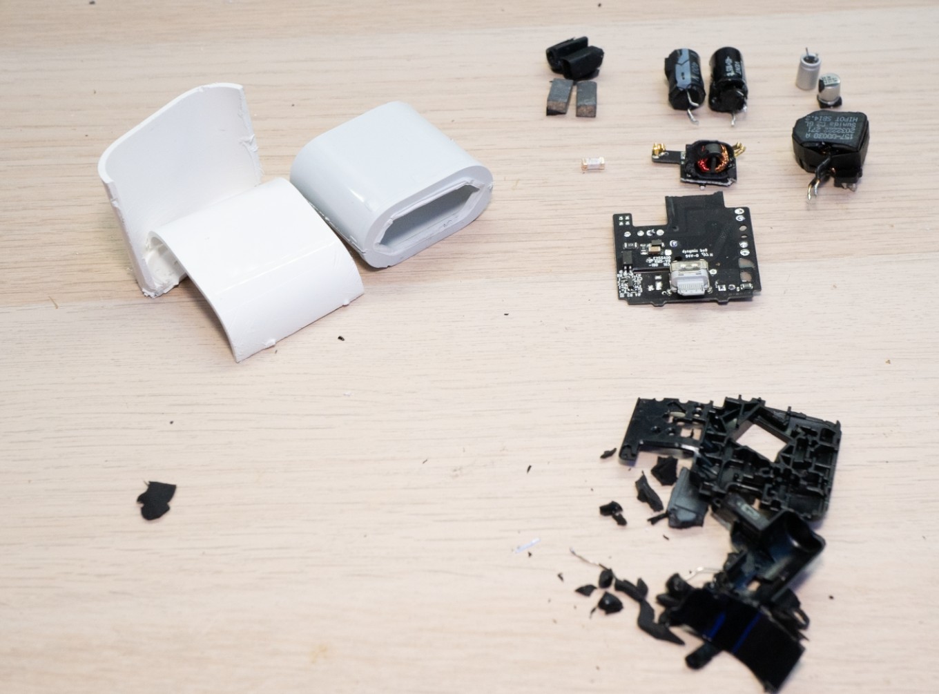 Тестируем и вскрываем поддельный блок питания Apple A2347 с Ozon - 44 Тестируем и вскрываем поддельный блок питания Apple A2347 с Ozon - 44