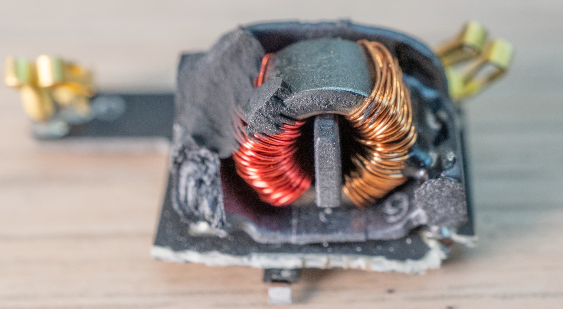 Тестируем и вскрываем поддельный блок питания Apple A2347 с Ozon - 48 Тестируем и вскрываем поддельный блок питания Apple A2347 с Ozon - 48