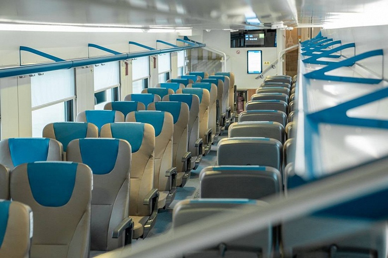 Сертифицирован двухэтажный пассажирский вагон повышенной комфортности для нового фирменного поезда &laquo;Аврора&raquo;, который будет курсировать между Москвой и Санкт-Петербургом